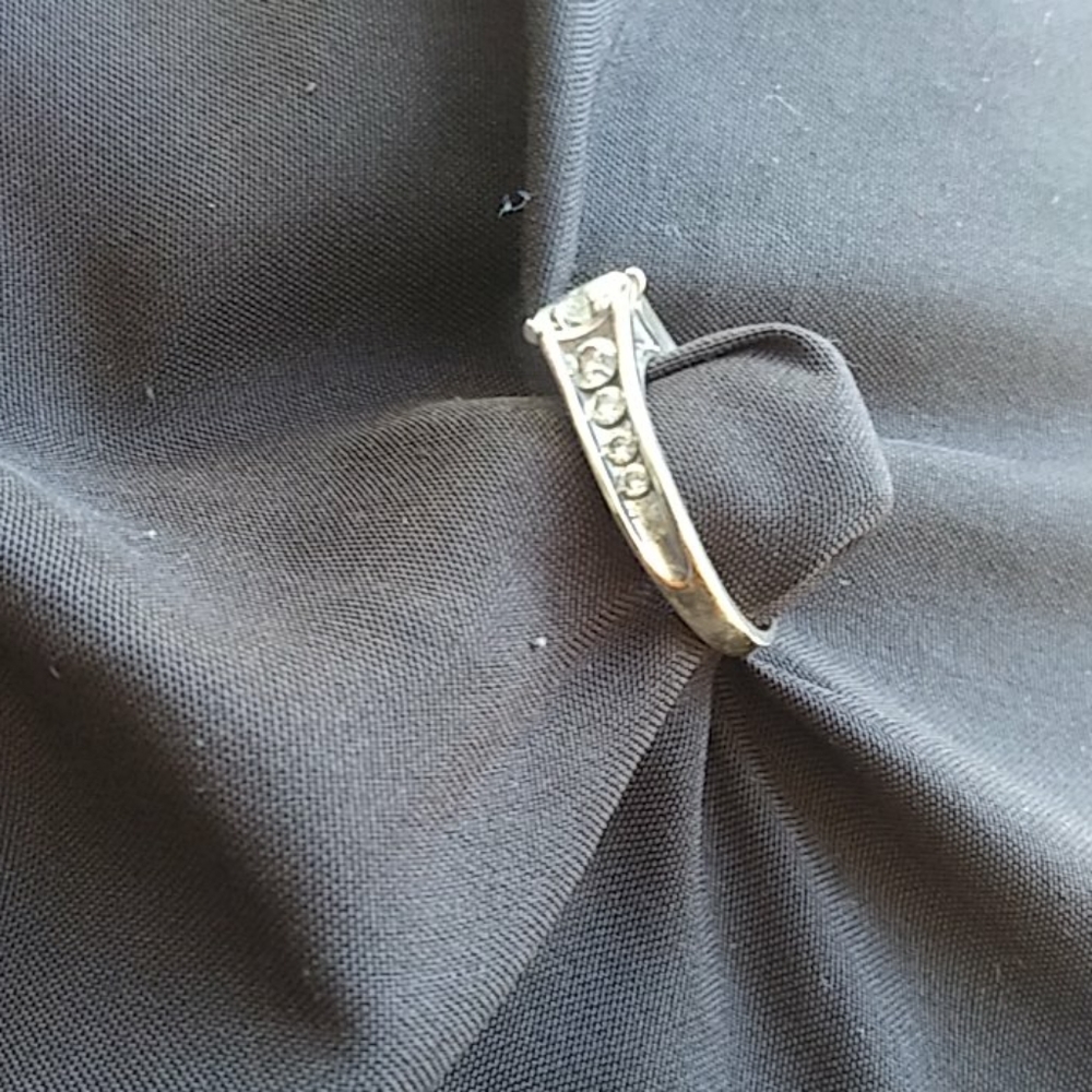 Engagement ring - Picture 2 of 4